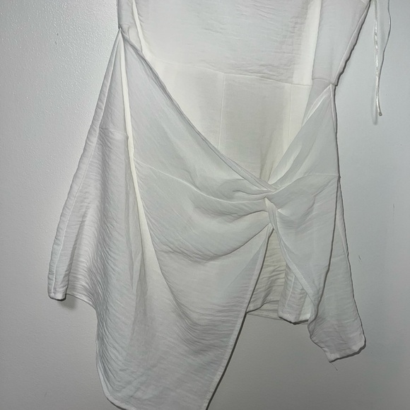 Elegant White Spaghetti Strap Dress - Picture 2 of 6